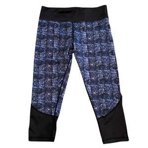 Floral patterned capri leggings L